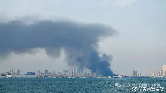 快评：美以对伊朗动手，战争与政治的双重博弈开始了星期六清晨，在全球主要股市休市之