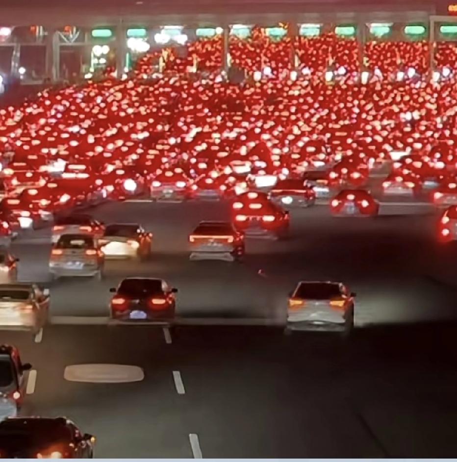 国庆返程夜的灵魂拷问：我们究竟需要怎样的收费站？
国庆长假期第七天夜晚九点，沪陕