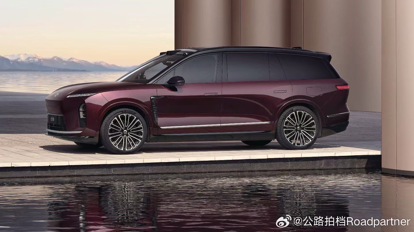 蔚来ES8全新配色M42星云红男女通吃的颜色，我很喜欢蔚来蔚来