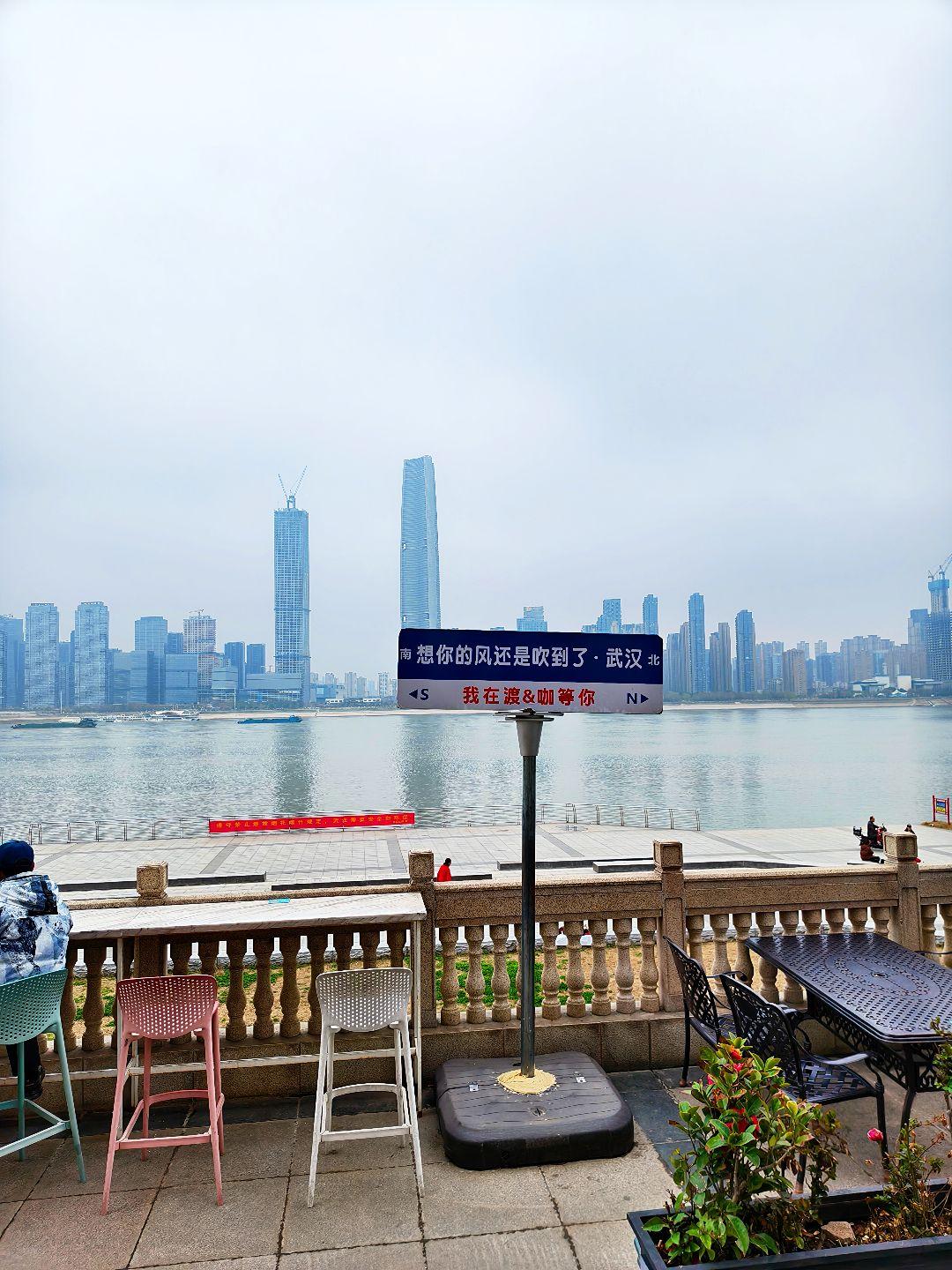 人这辈子，总是在等。 等将来等不忙，等下次。 等有时间，等有条件， 等...