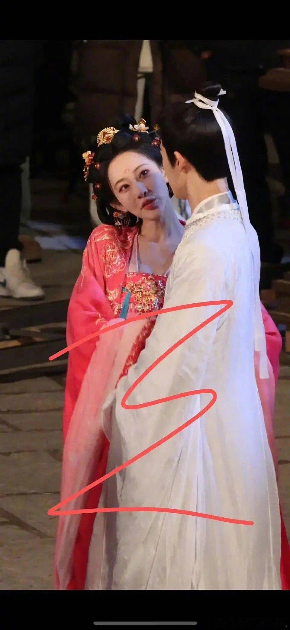 穿粉色的孟子义被说状态不如85🌸好，来审判下 