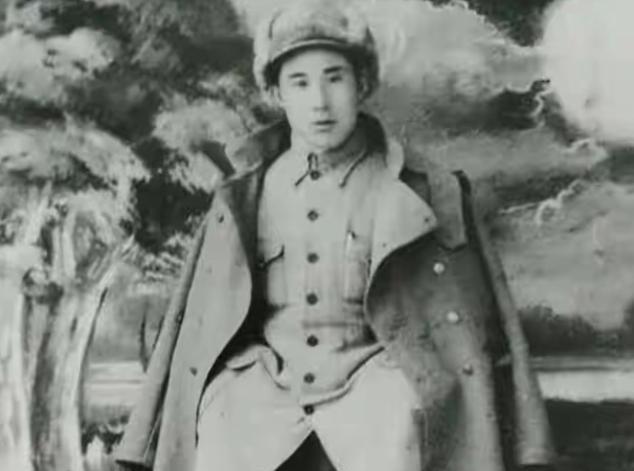 1949年，新中国都快成立了，一个扛过长征、打过淮海的老红军，带着老婆孩子去福建