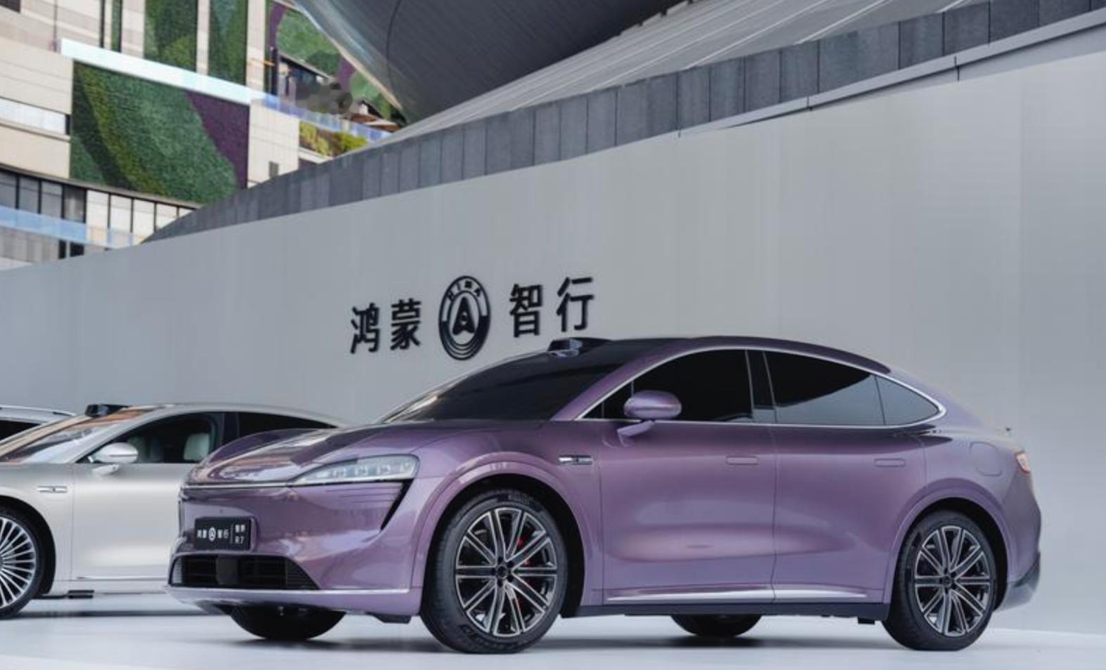 #智界R7搭载华为旗舰黑科技#  智界（华为、奇瑞）旗下首款SUV车型——智界R