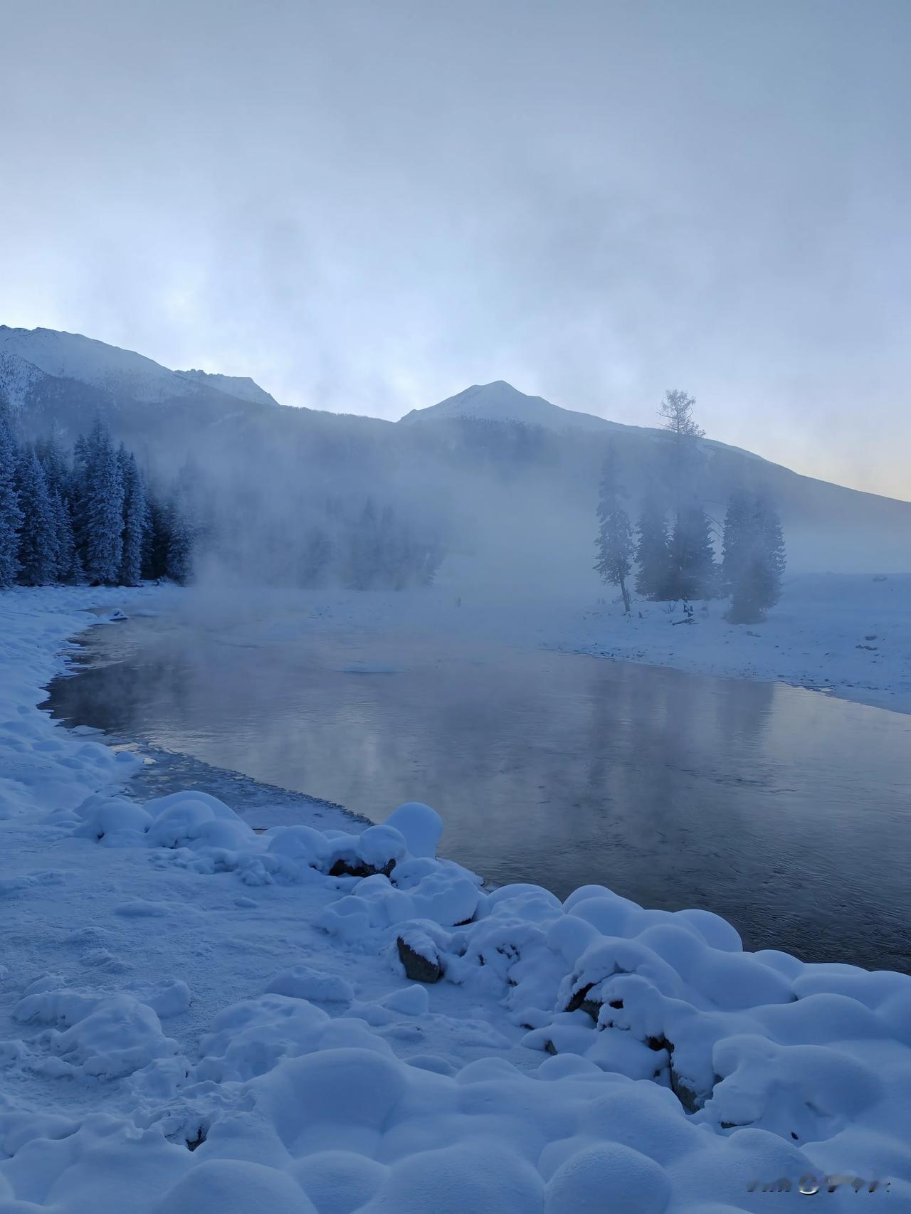 19号的清晨，阿勒泰给了我一个毕生难忘的“下马威”——零下47度。
走出门的那一