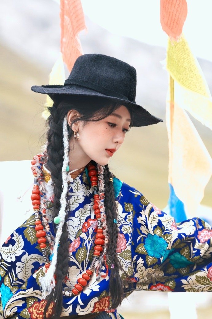 杨紫玉兰花开君再来 💜杨紫董竹君 如果有人问我为什么爱你，我觉得我只能如此回答