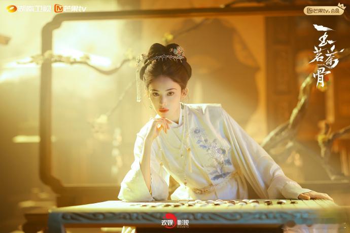 第一次见女主挑男主下巴的《玉茗茶骨》这对CP我能嗑一万遍，第一次见女主挑男主下巴