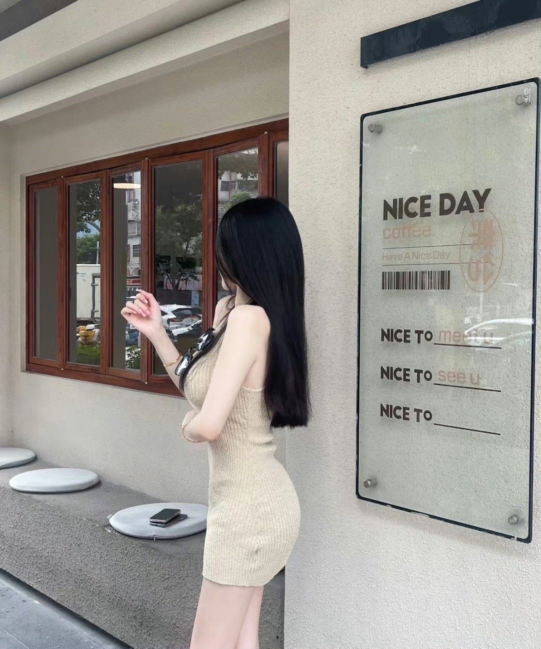 忙着走上坡路的人 是没有时间东张西望的。 ​​​ #正能量##早安##文案#  