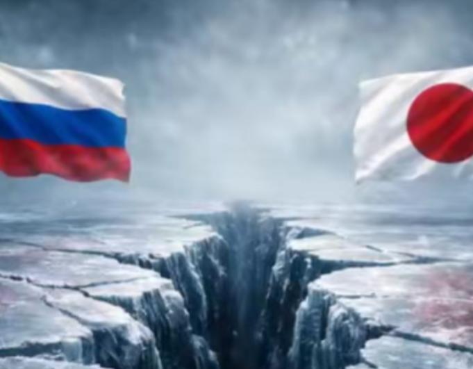 如果日本对俄罗斯动武，那么俄罗斯很有可能陷入两面受敌的困境，原因很简单，只要不使