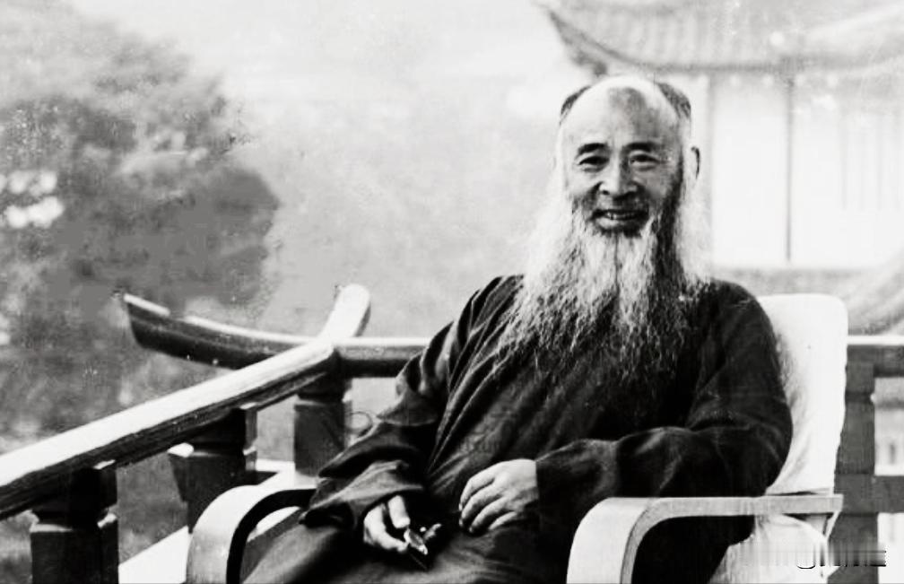 1983年，84岁张大千在台北荣总病房病逝，他的遗嘱很快在报纸公布，令人惊讶的是