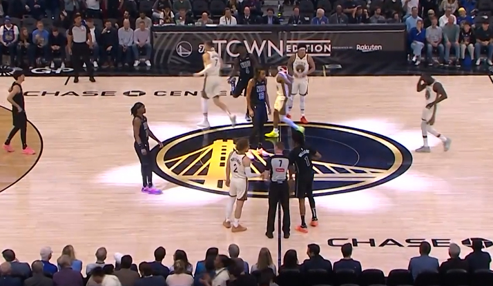 勇士篮网比赛开始了  今天应该可能 maybe不会输 篮网vs勇士 看球地址  