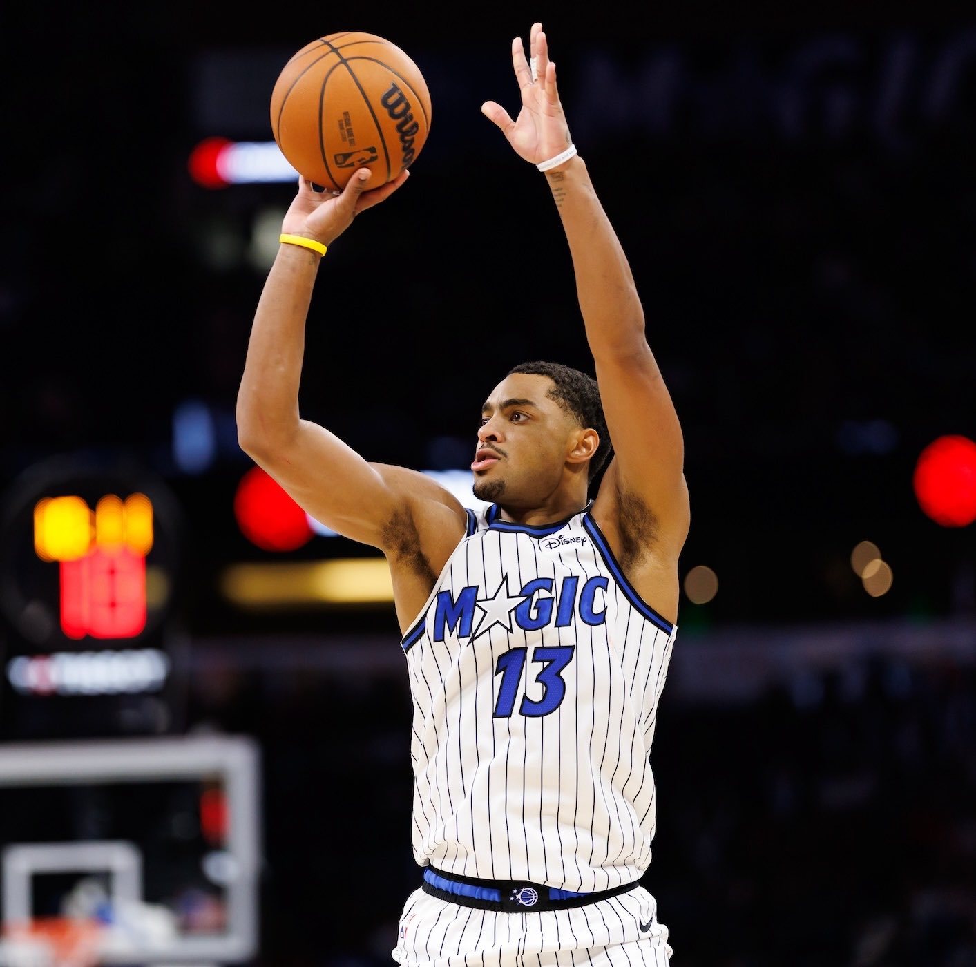 独行侠给了杰特·霍华德一份双向，再搞个乐透刮刮。NBA自由球员市场