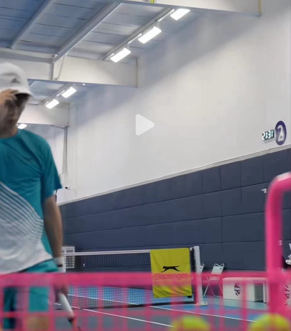 别人晚上九点半：🍺📺🎤我哥晚上九点半：🎾 ​​​