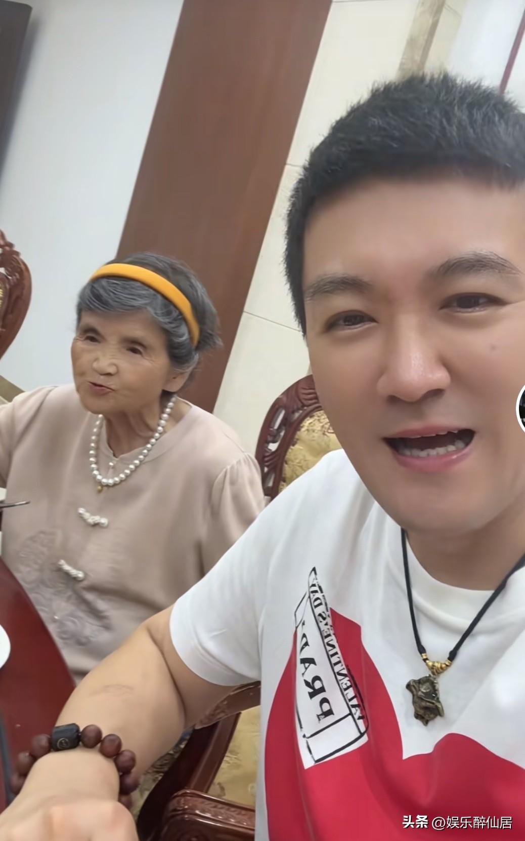 以前扬子跟黄圣依在一起时还挺顺眼，现在分开了，怎么感觉他这么油腻呢？天天更新动态
