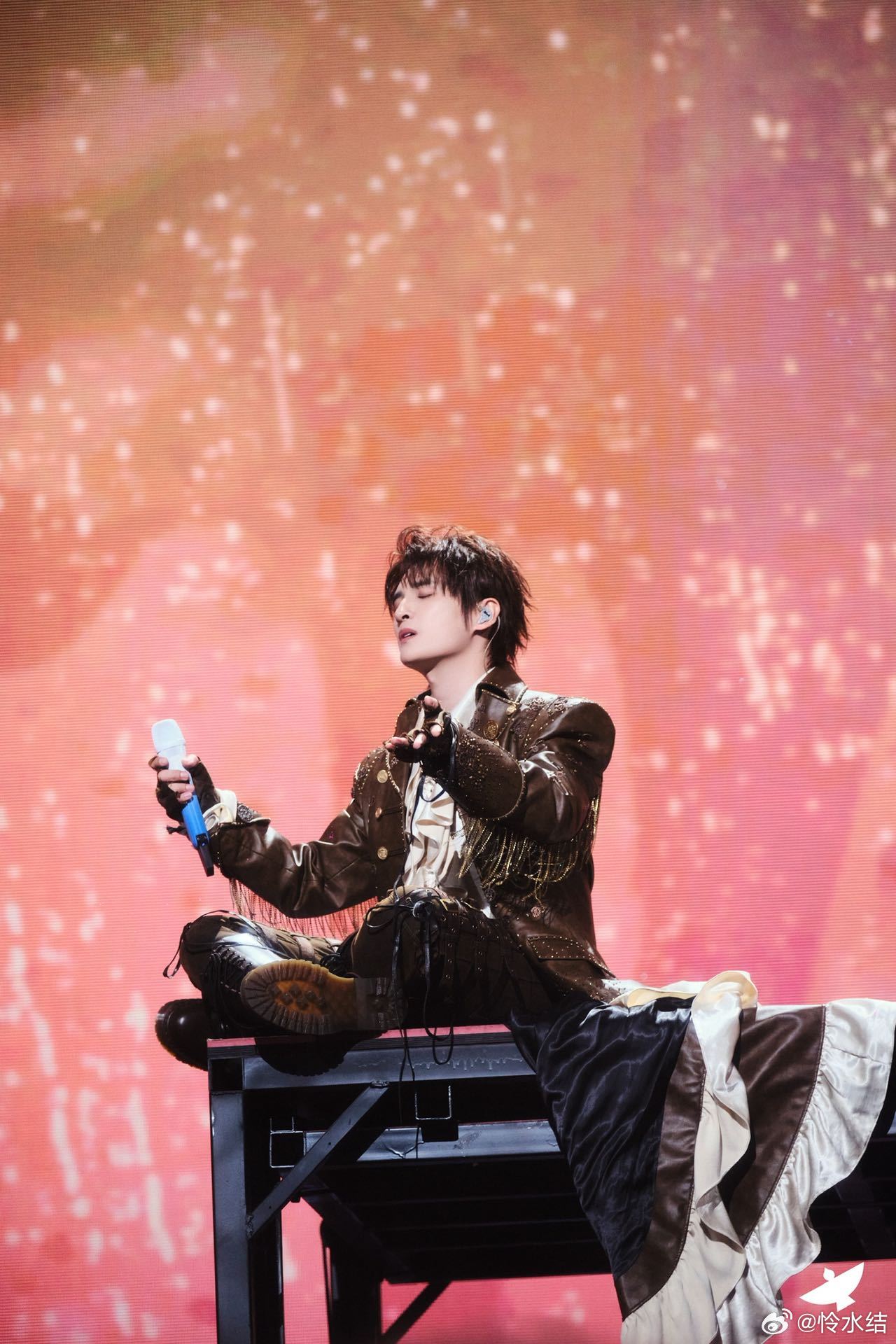 张远远行巡回演唱会张远远行巡演也太有诚意了！四巡歌单大换血，十首唱跳舞台炸翻全场