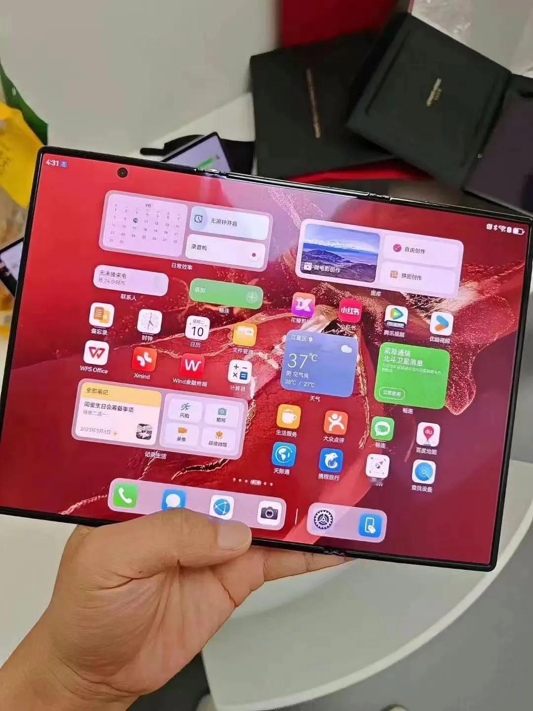华为Mate XT非凡大师真机，三折叠想要吗？