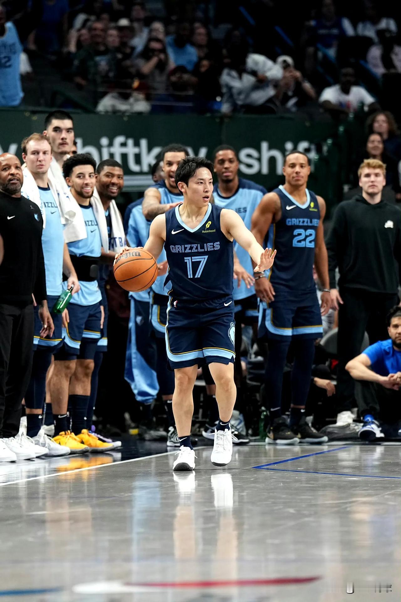NBA季前赛，灰熊VS步行者的比赛中，河村勇辉在第一节替补登场，上场6分钟，2投