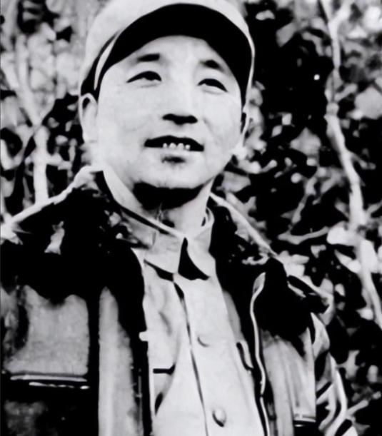 1936年，秦基伟在西北战场上被马家军俘虏。为了保命，他谎称自己是伙夫，试图蒙混