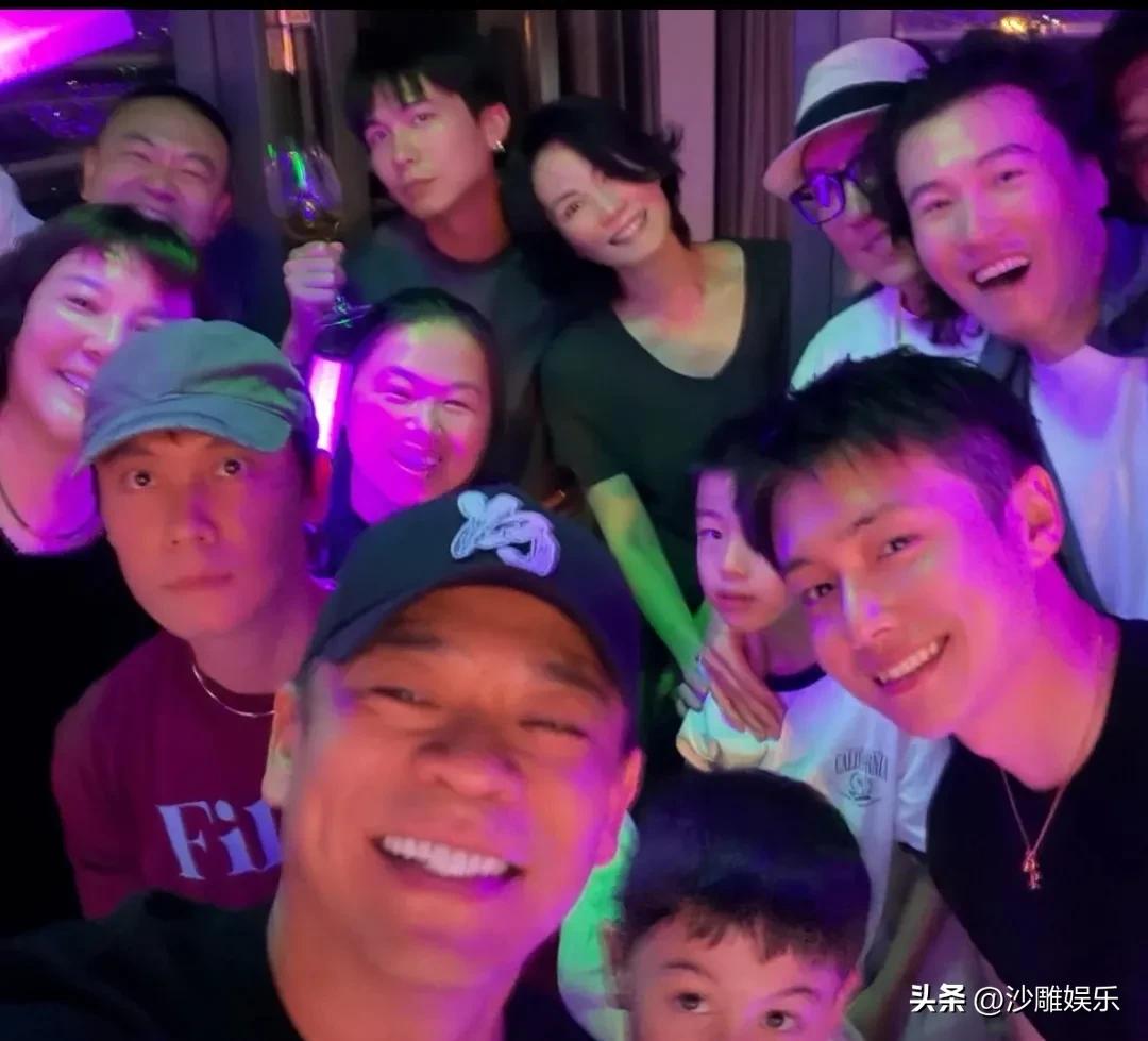 王菲C位现身谢霆锋西安演唱会！孙浩也晒合影来看演唱会

6月27日，谢霆锋“Ev