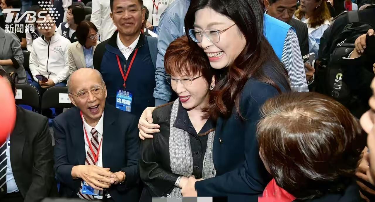 国民党刚刚举办交接活动，国民党内部的人就开始摆谱了！在11月1日，郑丽文正式出任