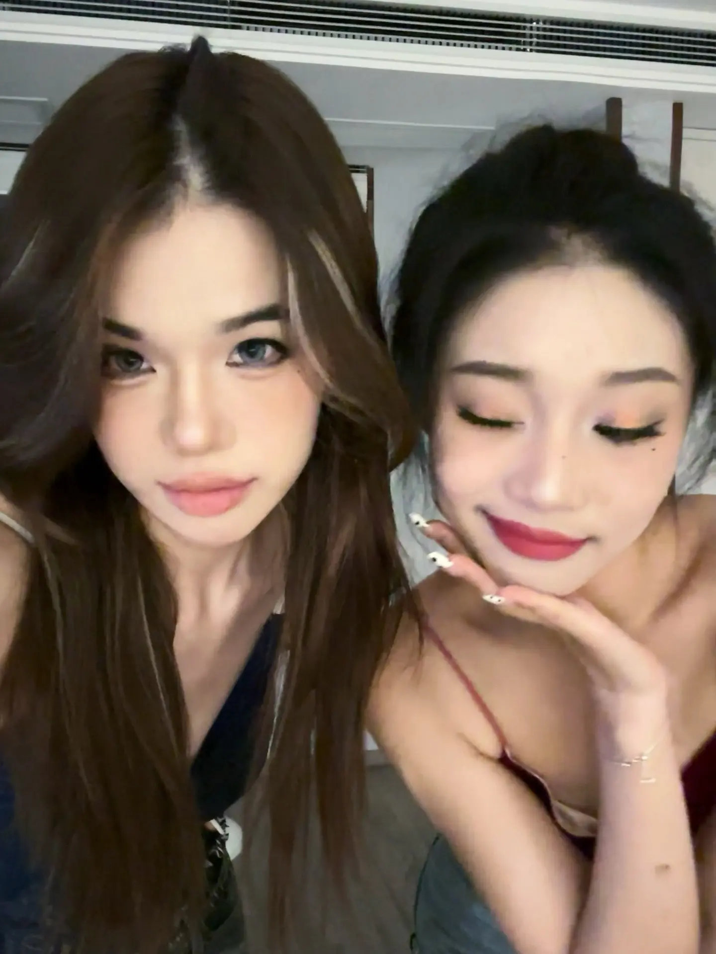 两个美女还拿不下你。