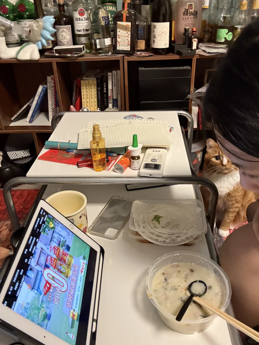 吃饭的时候回头发现拖拉机一直看着我
