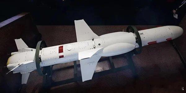 乌军称，今天凌晨用海王星打击了塔甘罗格的无人机工厂。这里主要生产大递的梅拉尼亚攻