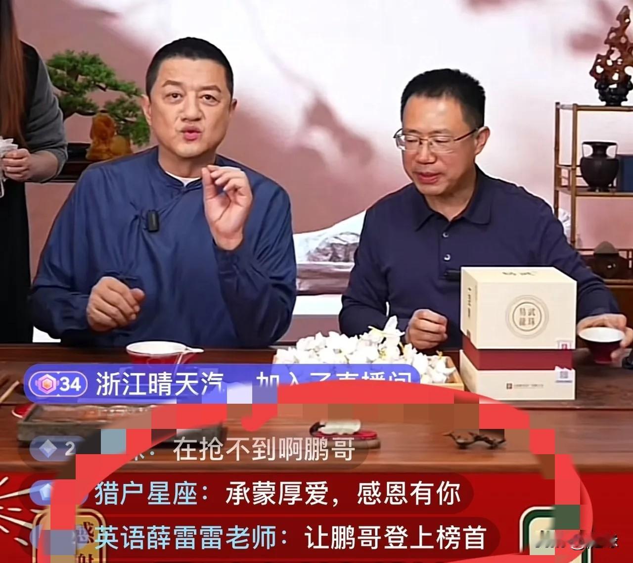 今晚，李亚鹏直播间火爆！
直播间人数没下过十万，一直占据带货榜第一名，罕见超过了