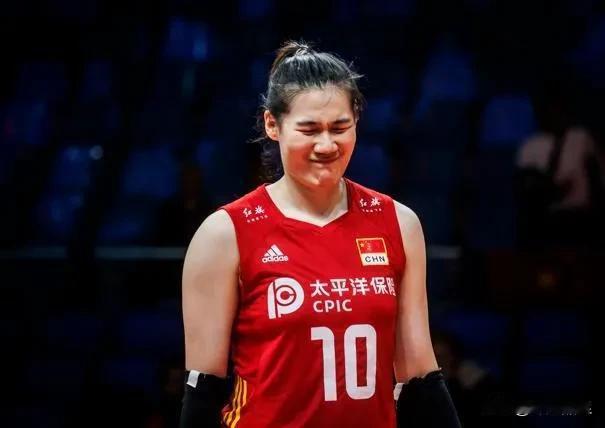 王云蕗落选香港站，释放6个信号：
1.弃用朱婷的后遗症，上头开始发话。
2.如果