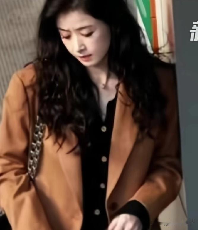 43岁蒋欣路透图美上热搜，转头她就把自己给“骂”了！

别人家的女星遇到绝美路透