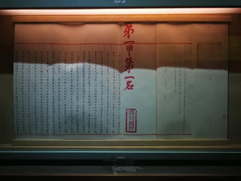 清代科举真的残酷到离谱！报名就先筛掉八成的人。有个“冷籍”规定，三代内无功名者报