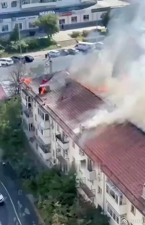 #俄港口城市遭无人机袭击致2死#【俄罗斯一港口城市遭无人机袭击 2人死亡】当地时