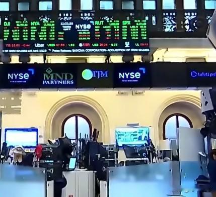 据彭博社报道，受伊朗宣布继续封锁霍尔木兹海峡影响，美伊和谈信心破灭致油价高企，美