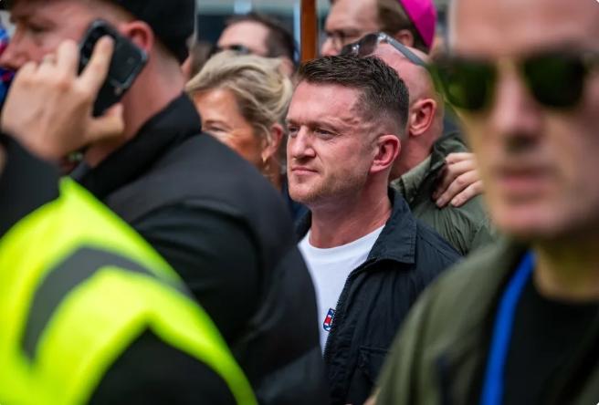 10万人上街抗议，马斯克呼吁英国换政府
 
13日英国首都伦敦爆发了大规模游行示