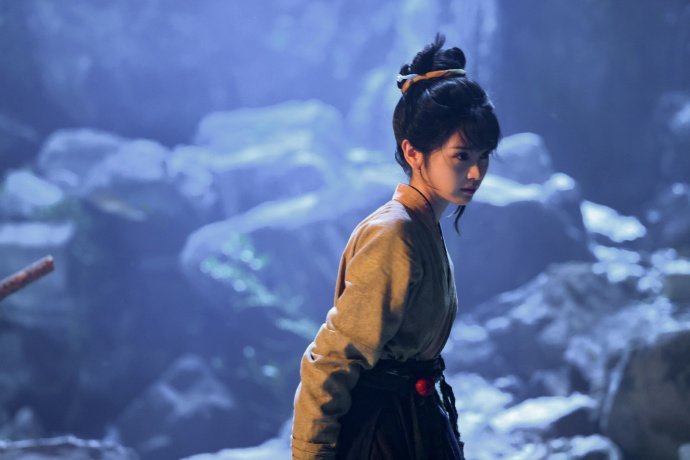 田曦薇转刀跟转笔一样别人转笔田曦薇转刀 田曦薇是懂反差的！甜妹脸配利落肌肉线条，