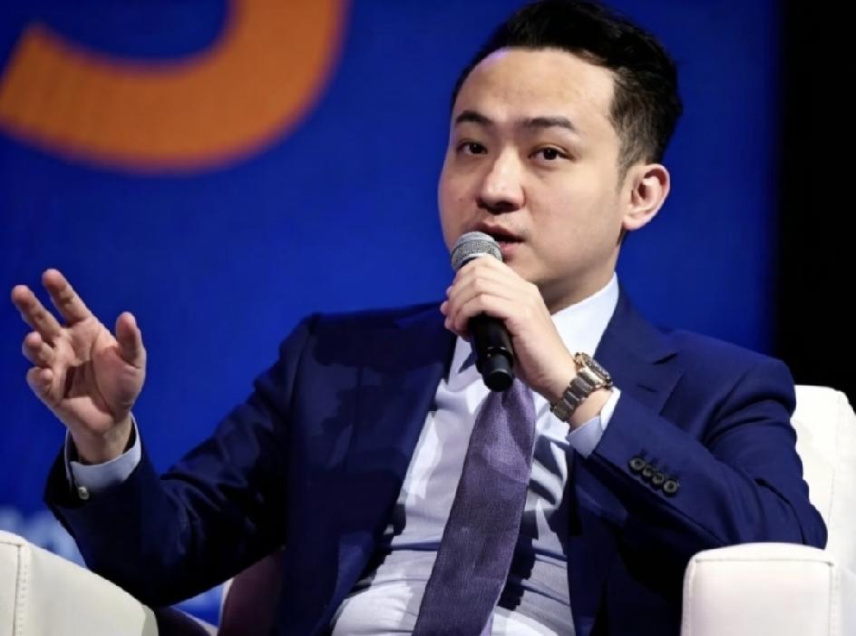这就是女生的生理性不喜。
甜甜要给孙某磨一个小时指甲，就是想拖延独处时的甜蜜时间