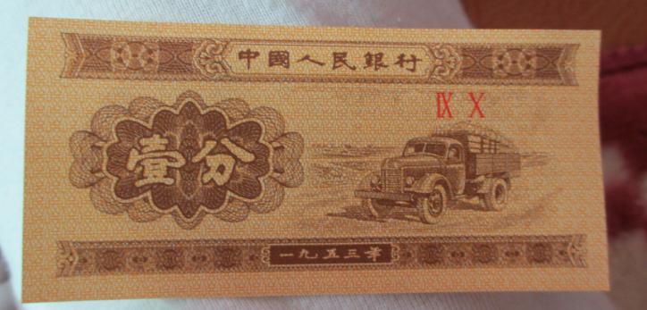 【他每天赚上千元却不拿一分钱回家】
一分钱，肯定没办法拿！
现在都是扫码，谁还用