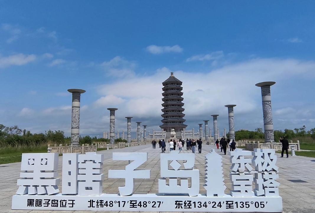 说句大话不怕闪了舌头，看到这新闻我直接笑出声：美国那边还在琢磨怎么用油价当诱饵离