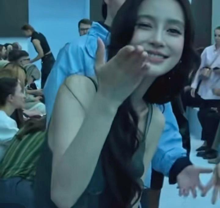 一个对镜头的飞吻😘 ​