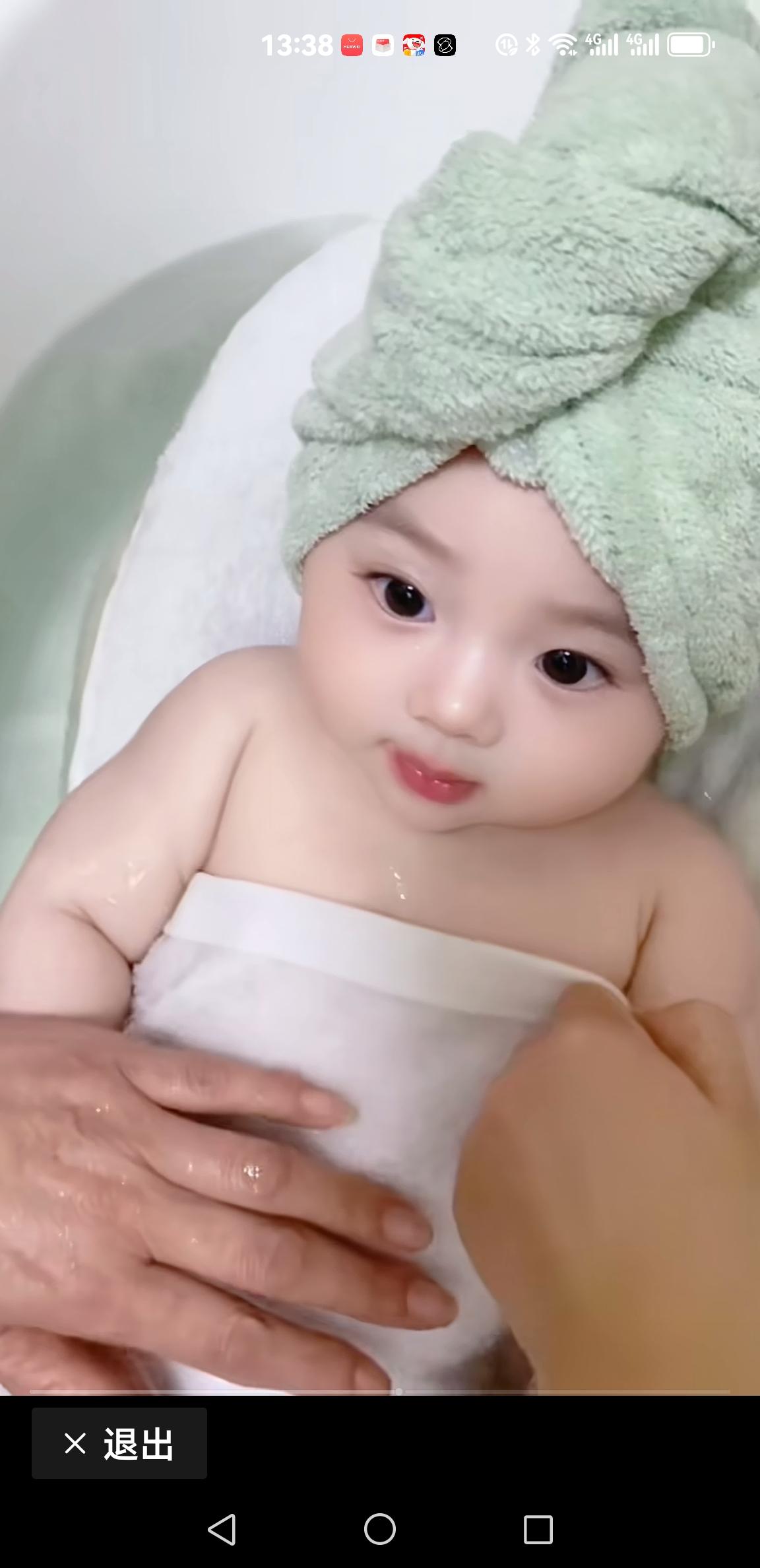 眼袋，医学上指下眼睑皮肤、肌肉及眶隔筋膜松弛，导致脂肪向前膨出形成的袋状下垂。5