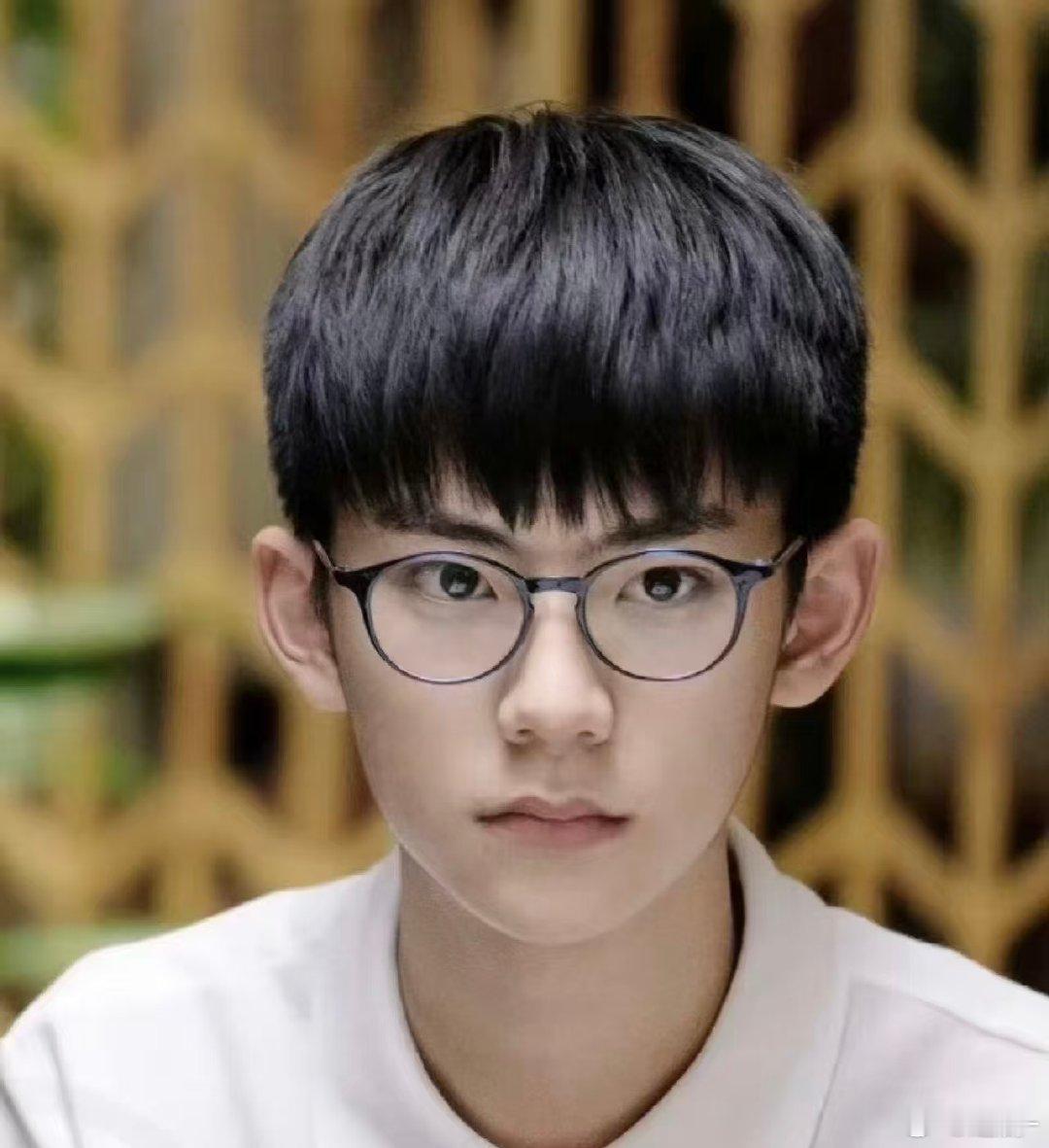 刘家祎出演十日终焉刘家祎十日终焉角色贴脸开机即出圈！刘家祎官宣十日终焉饰演韩一墨