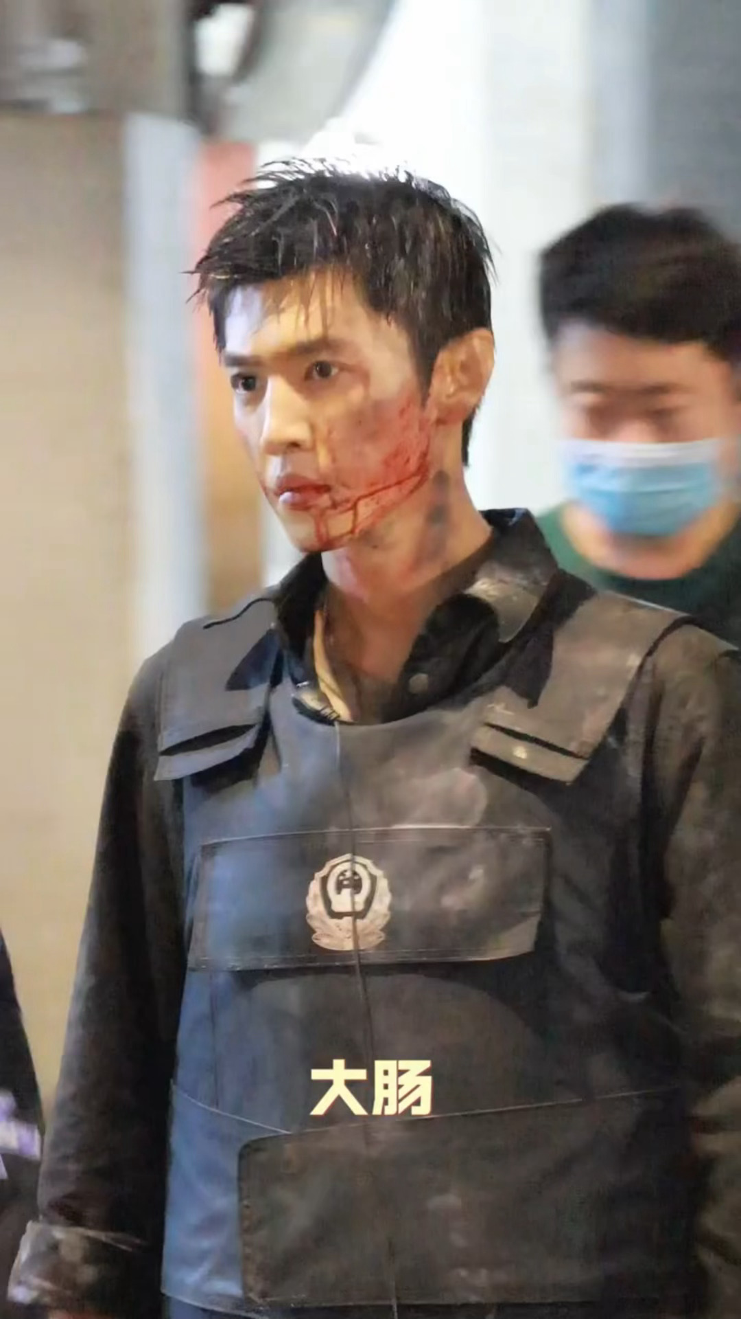 我嘞个战损章sir…感觉他又演爽了[拜托]陈哲远警服战损造型陈哲远血战感觉又演爽