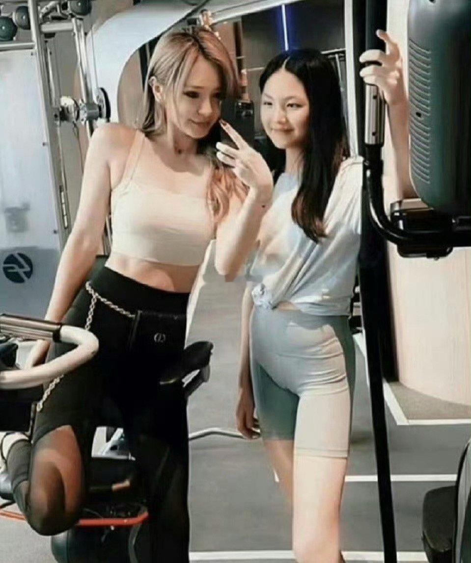 王诗龄的腿算得上内娱第一直了吧 