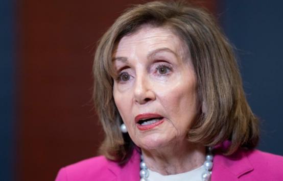 美国前众议长佩洛西写道：“中国判处黎智英20年有期徒刑是严重的司法不公，是对新闻