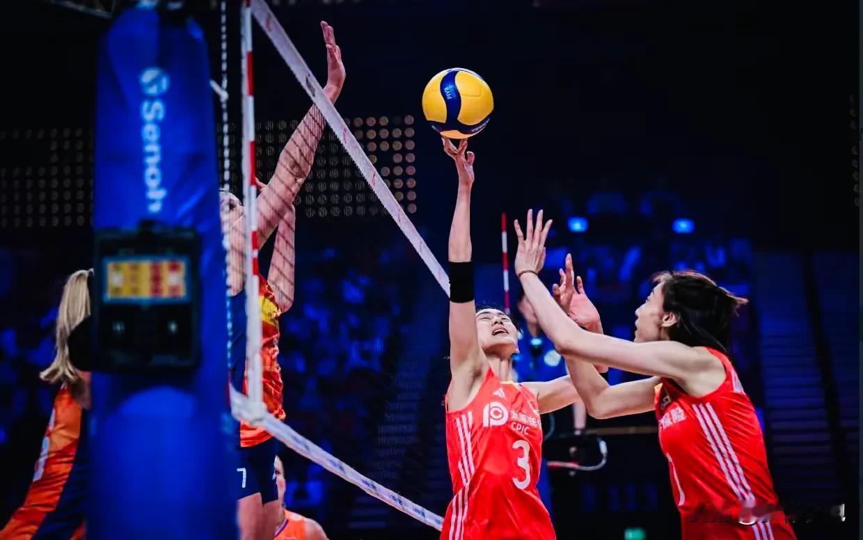 💔22-25，25-19，18-25，17-25，中国女排1-3不敌日本女排，