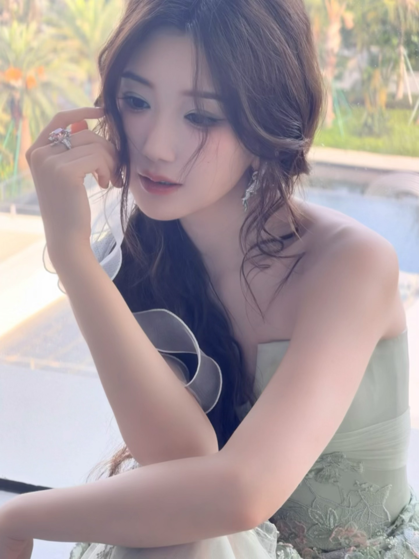 毛晓彤｜氛围感被狠狠拿捏住了💚