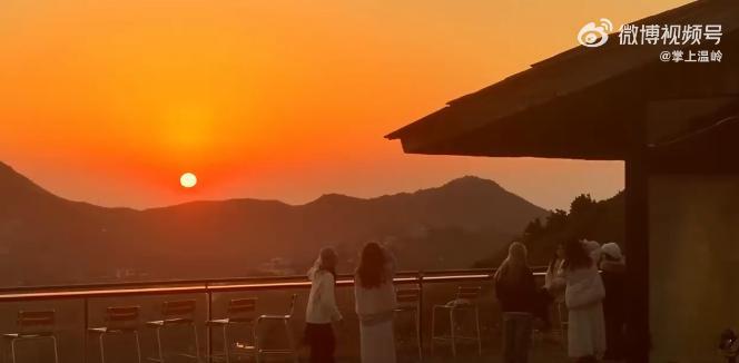 一杯日落咖啡激活台州山海文旅 手捧日落咖啡，坐揽台州山海。 一杯特饮点亮文旅新场