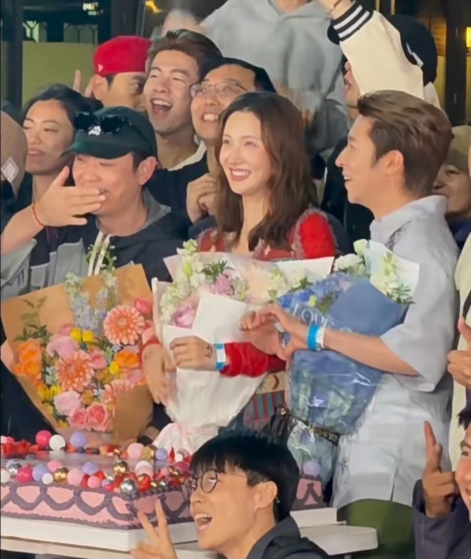 金晨孙阳偏偏喜欢你2杀青捧花期待金晨，电影院见