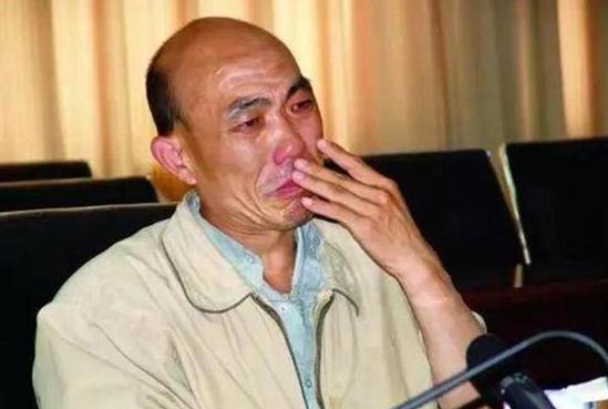 一男子在监狱服刑了13年，还剩15天就刑满释放，不料这时检察官却突然告诉他：“不