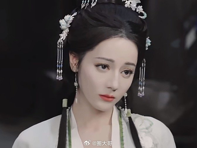 导演说只有迪丽热巴能演贺思慕迪丽热巴和贺思慕的贴合度，是谁都会觉得眼前一亮的啊！