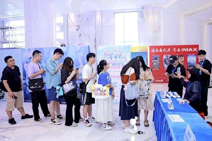 电影世界计划初音未来首映礼世界计划初音未来点亮世界 激动到跺脚！广州迎来初音未来